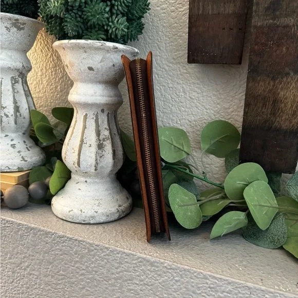 - Louis Vuitton Monogram Porte Monnaie
Zippy Long Wallet/Preloved 1998 - Picture 7 of 17